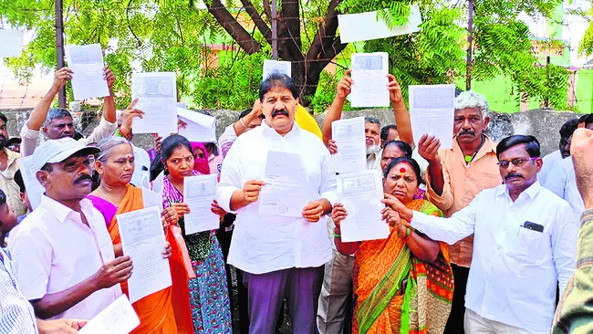 పేదల పక్షాన పోరాటమే వైఎస్సార్‌సీపీ లక్ష్యం