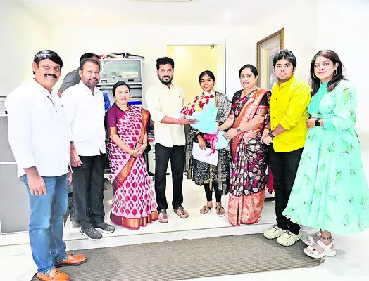 అభివృద్ధికి నిధులు కేటాయించాలి