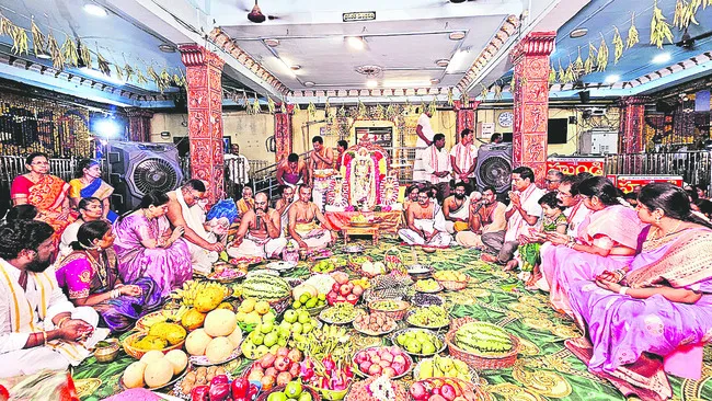 వైభవంగా వెంకన్న శ్రీపుష్పోత్సవం 