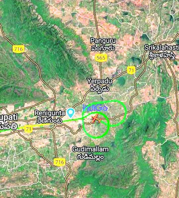 ఈదురుగాలులు.. గాల్లో విమానం చక్కర్లు 