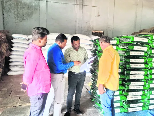 1,075 క్వింటాళ్ల రేషన్‌ బియ్యం పట్టివేత