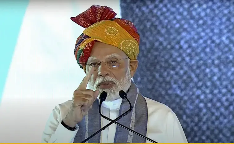 PM Modi Targets Congress Over Waqf Act