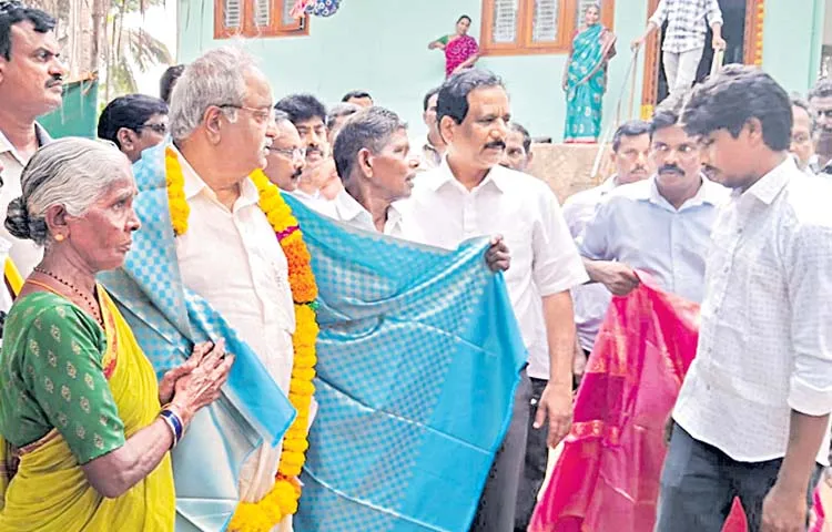 Former Intelligence Chief AB meets accused Srinivasa Rao