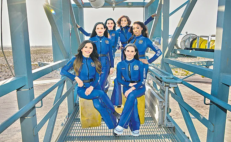 Blue Origin all-female mission sends celebrities into space
