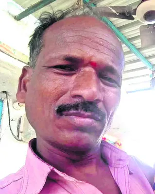 ట్రాక్టర్‌ ఢీకొని ఒకరికి తీవ్ర గాయాలు