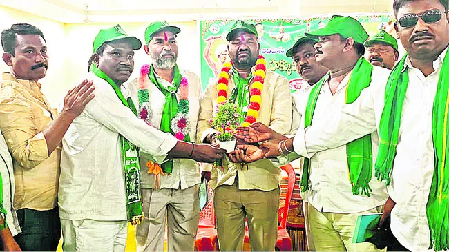పోరాడితేనే ఆదివాసీలకు మనుగడ