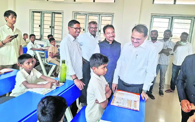 విద్యార్థులు ఉన్నత శిఖరాలకు ఎదగాలి