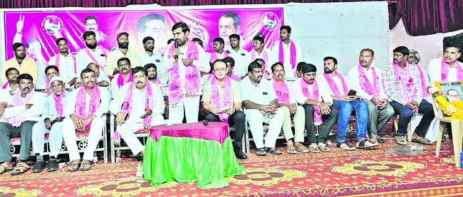 నెరవేర్చలేని హామీలతో కాంగ్రెస్ అభాసుపాలు