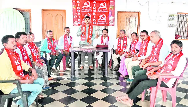 రూ.50వేల నష్టపరిహారం  చెల్లించాలి