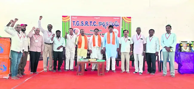 మహాలక్ష్మి బకాయిలను చెల్లించాలి