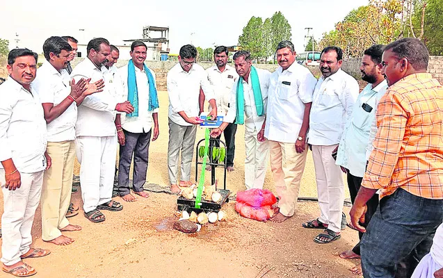 కొనుగోలు కేంద్రాల్లో వసతులు కల్పించాలి
