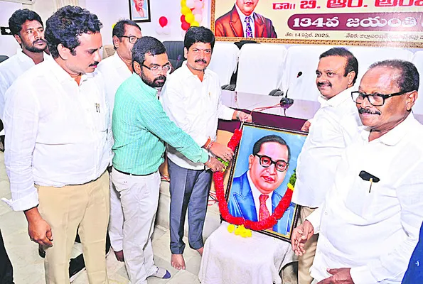 అంబేడ్కర్‌ అందరివాడు 