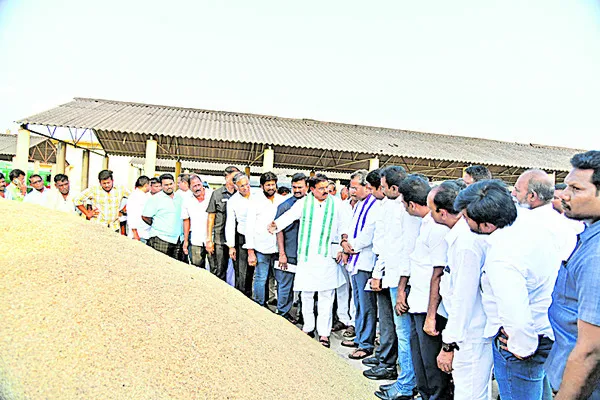 రాష్ట్ర మంత్రి నాదెండ్ల మనోహర్‌ 