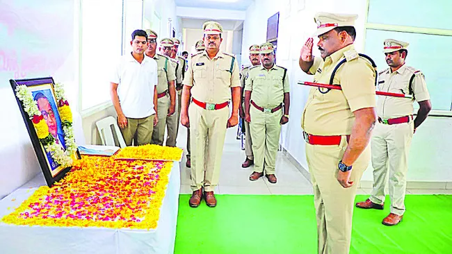 అందరికీ సమానత్వం అంబేద్కర్‌తోనే సాధ్యం