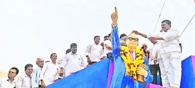 దళితులు, గిరిజనులపై దాడులు తగవు 