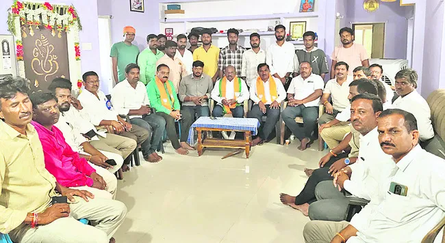 ఏం తప్పు చేశారని ఇంటిపై దాడి చేశారు..?