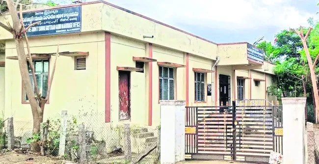 ఖాళీ స్థలాల రిజిస్ట్రేషన్‌లకు ఆటంకాలు