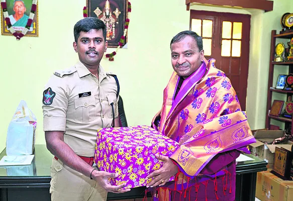 జిల్లా జడ్జికి ఘన సన్మానం 