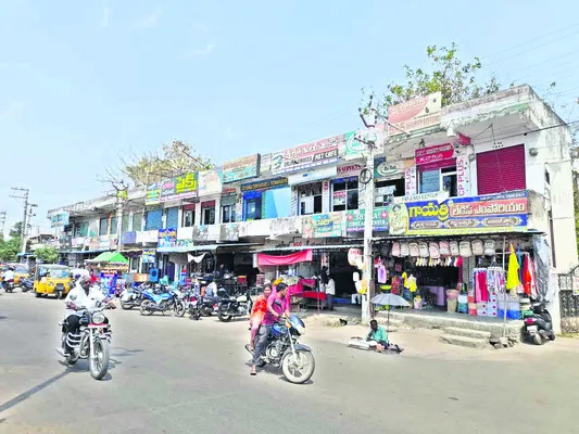 అమాత్యా.. పురపాలికపై కరుణ చూపరూ?