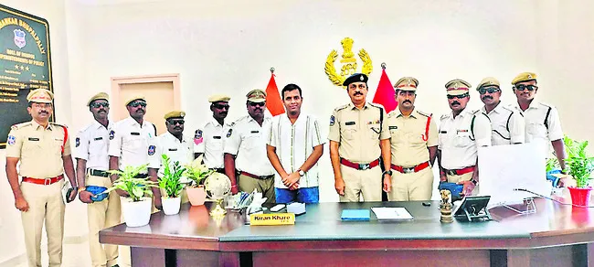 ట్రాఫిక్ పోలీసులు జాగ్రత్తలు పాటించాలి