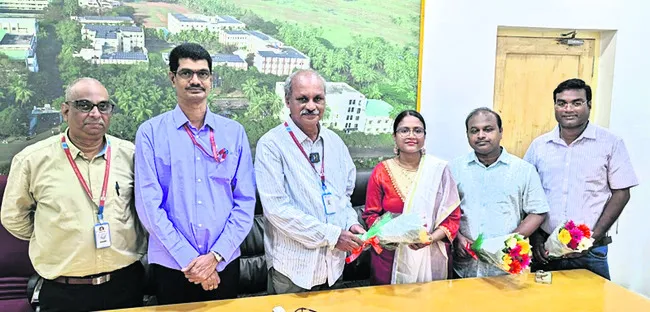 ఎస్‌ఆర్‌కేఆర్‌ ప్రోత్సాహంతో ఉన్నత స్థానం 
