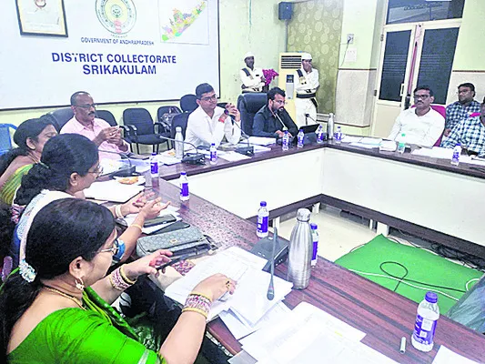 పెండింగ్‌ సమస్యలపై ప్రత్యేక దృష్టి 