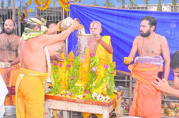 వైభవంగా చక్రస్నానం