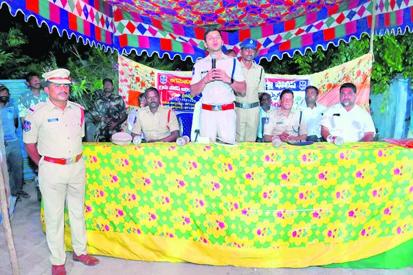 వీపీఓలతో సమస్యలు పరిష్కారం
