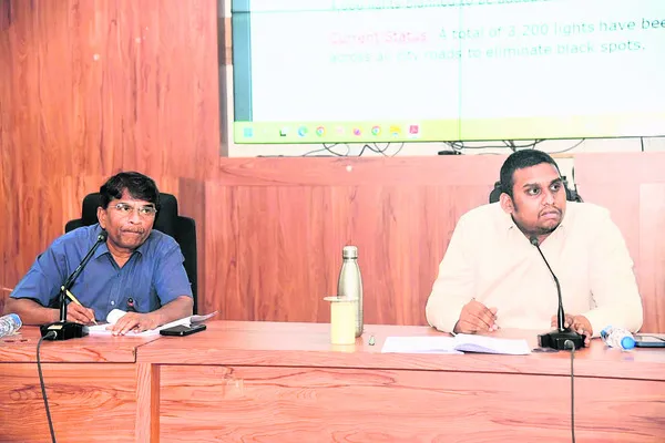 రోడ్డు ప్రమాదాల నివారణకు పటిష్ట చర్యలు 