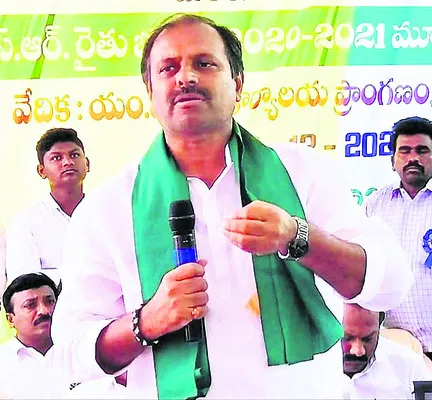 రైతులను ఆదుకోవాలి 