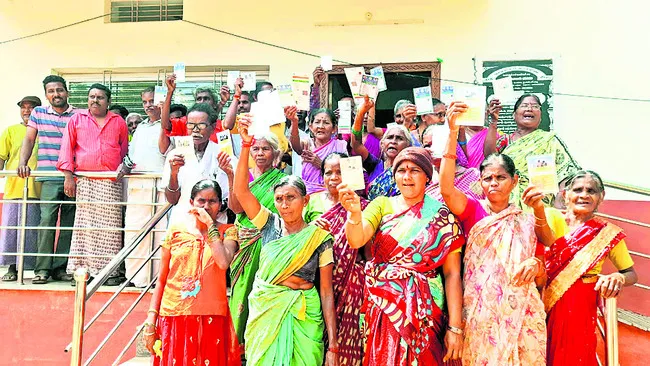 రేషన్‌ కార్డులున్నాయ్‌.. బియ్యం ఇవ్వరేం? 