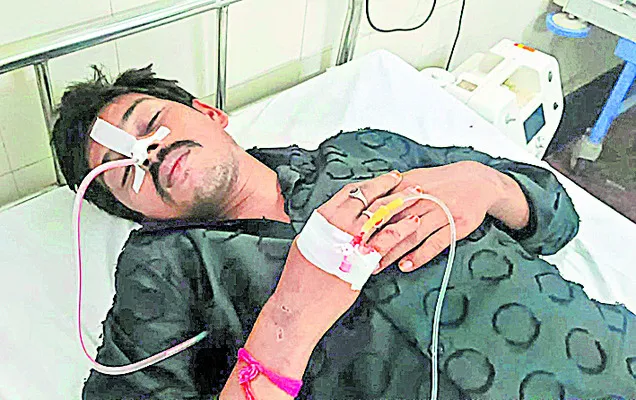 కానిస్టేబుల్‌ బెదిరింపులతో రౌడీషీటర్‌ ఆత్మహత్యాయత్నం 