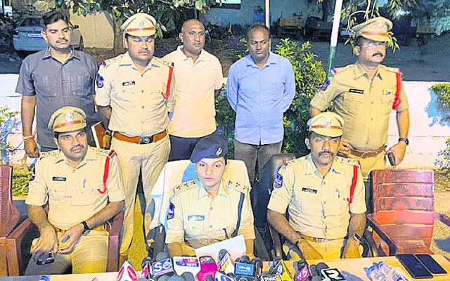 పోలీస్‌ ఇన్‌ఫార్మర్‌గా వ్యవహరిస్తున్నాడని..