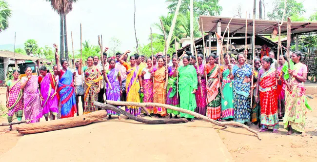 ట్రెంచ్‌ పనుల అడ్డగింత