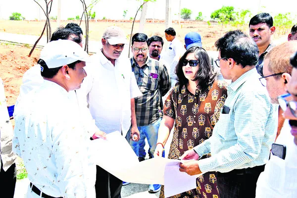 పునరావాస పనులు వేగవంతం చేయండి: కలెక్టర్‌