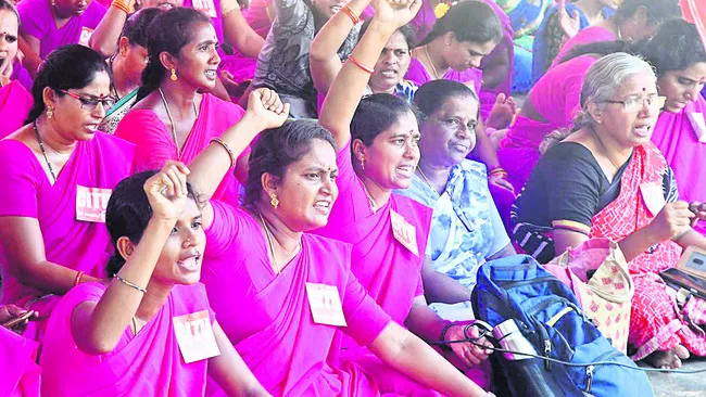 చిరుద్యోగులపై కూటమి పంజా 