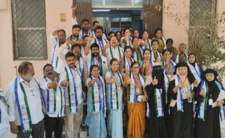 Ysrcp Wins No Confidence Motion Against Adoni Municipal Chairperson