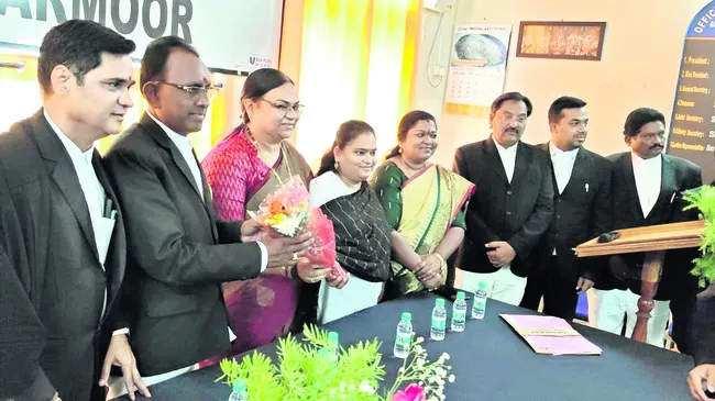 న్యాయవాదులు న్యాయ వ్యవస్థకు కీలక బలం 