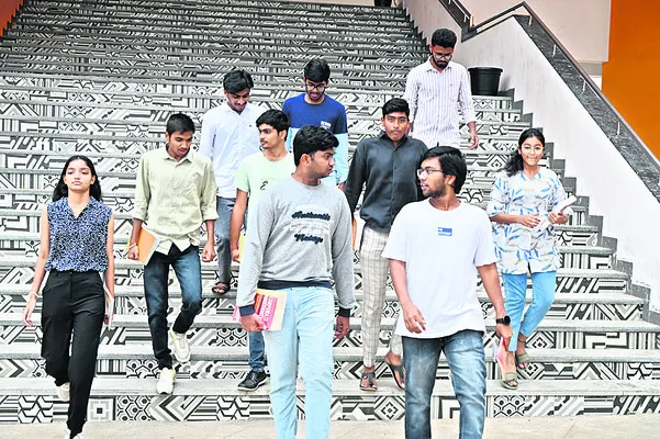 ప్రశాంతంగా సీఈటీ పరీక్షలు