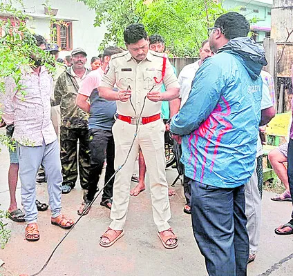 కాటేసిన కరెంట్‌ తీగ 