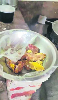 హోటళ్లలో అధికారుల తనిఖీలు 
