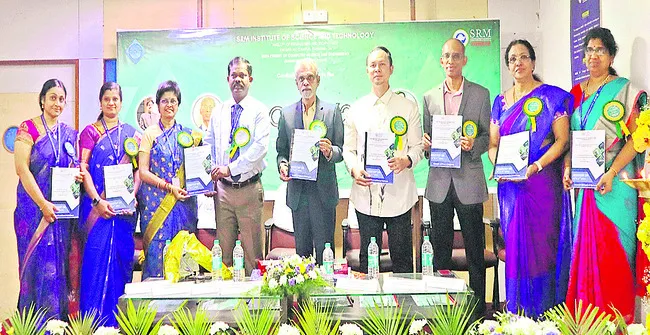 పరిశోధనలపై దృష్టి పెట్టాలి 