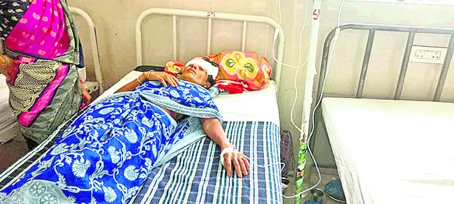 భార్యపై గొడ్డలితో దాడి