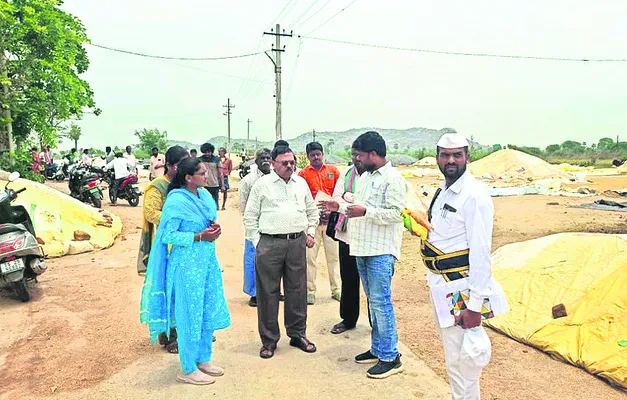 రైతులు అప్రమత్తంగా ఉండాలి