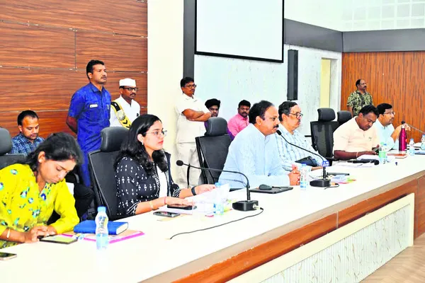 చట్టాలపై అవగాహన పెంచుకోవాలి