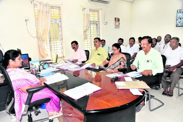 అక్షరాస్యతలో జిల్లాను అగ్రగామిగా నిలపాలి 
