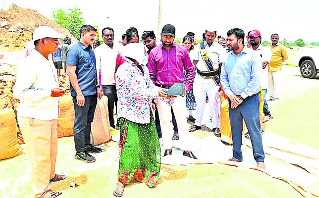 ధాన్యం కొనుగోళ్లలో జాప్యం చేయొద్దు