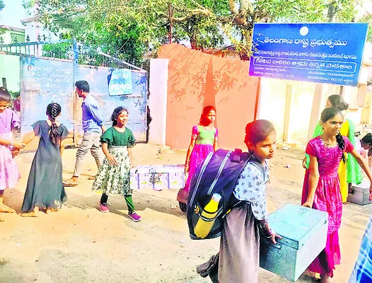 సెలవులు ఇవ్వకముందే ఇంటిబాట