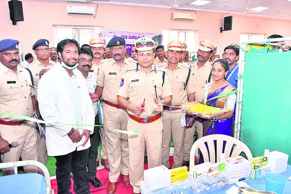 పోలీసులు ఆరోగ్యంపై శ్రద్ధ వహించాలి