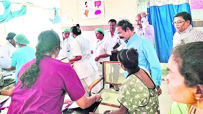 హెల్ప్డెస్క్లో సిబ్బంది అందుబాటులో ఉండాలి